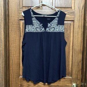 Adrianna Pappell navy knit embroidered shell. Size 2X